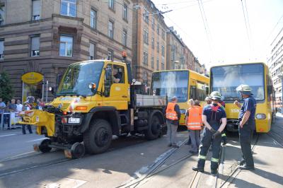 Stadtbahnen stossen zusammen - 8 Verletzte in Stuttgart-Ost